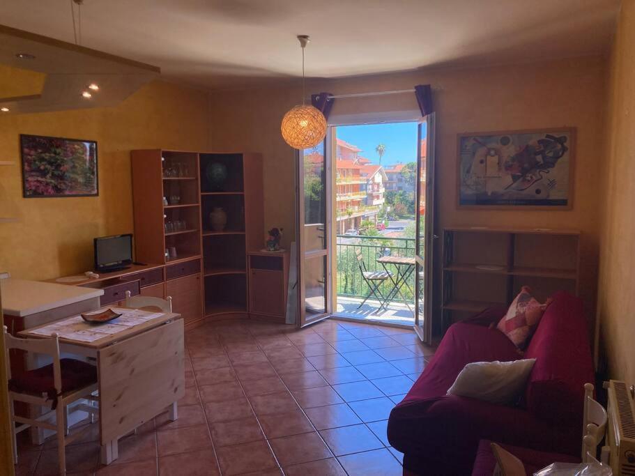 Casa Di Ro - Coloratissima A 300 Metri Dal Mare Apartment San Bartolomeo Al Mare Luaran gambar